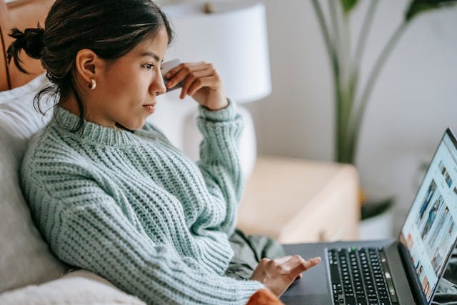 freelancer on the couch with laptop on her lap